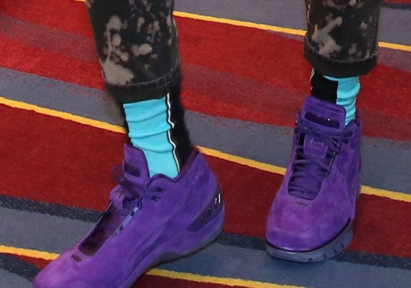 Леброн Джеймс в огнестойких, фиолетовых Nike Air Zoom Generation