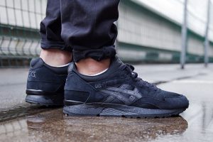 asics-gel-lyte-v-goes-all-black