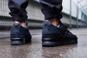 asics-gel-lyte-v-goes-all-black