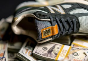 new-balance-990v4-benjamin-bread