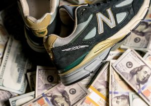 new-balance-990v4-benjamin-bread