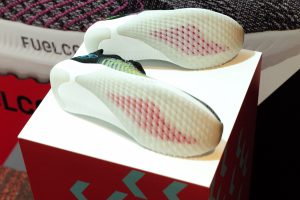 new-balance-fuelcell-rebel-negro-multicolor