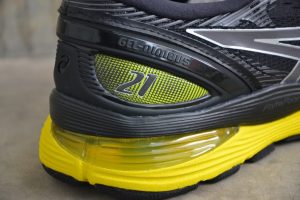 asics-gel-nimbus-21-black-yellow