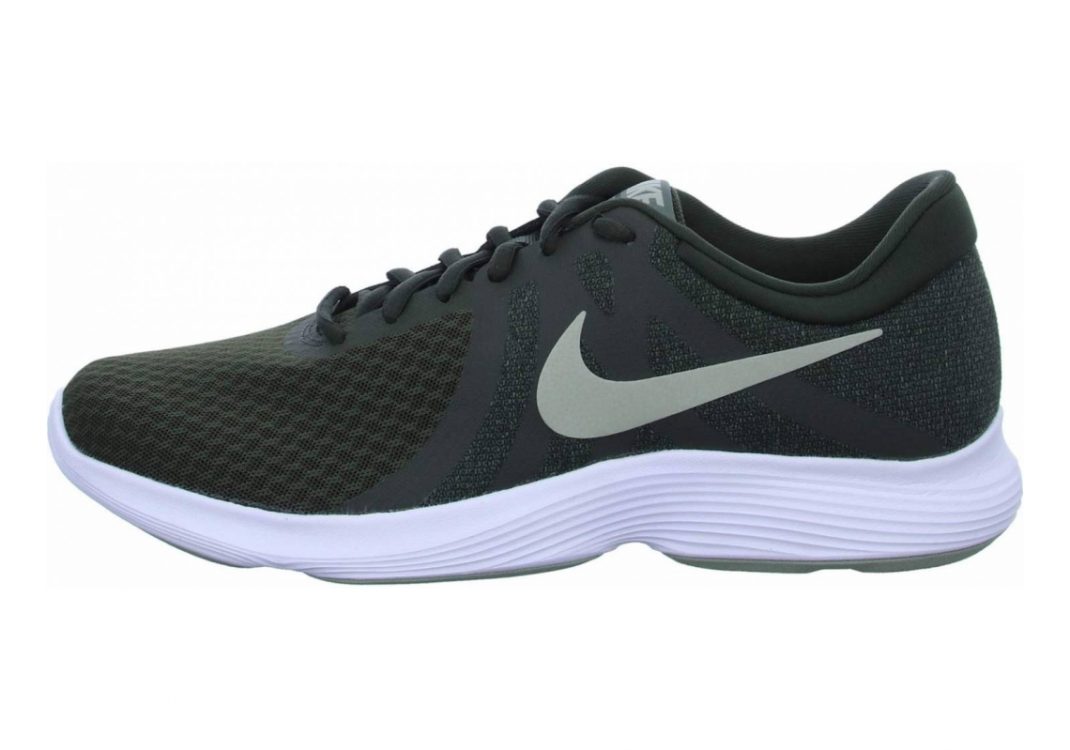 Nike Revolution 4 Black