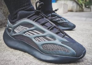 Adidas Yeezy 700 V3 Black