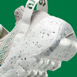Nike Space Hippie 04 Summit White/Photon Dust/Mean Green