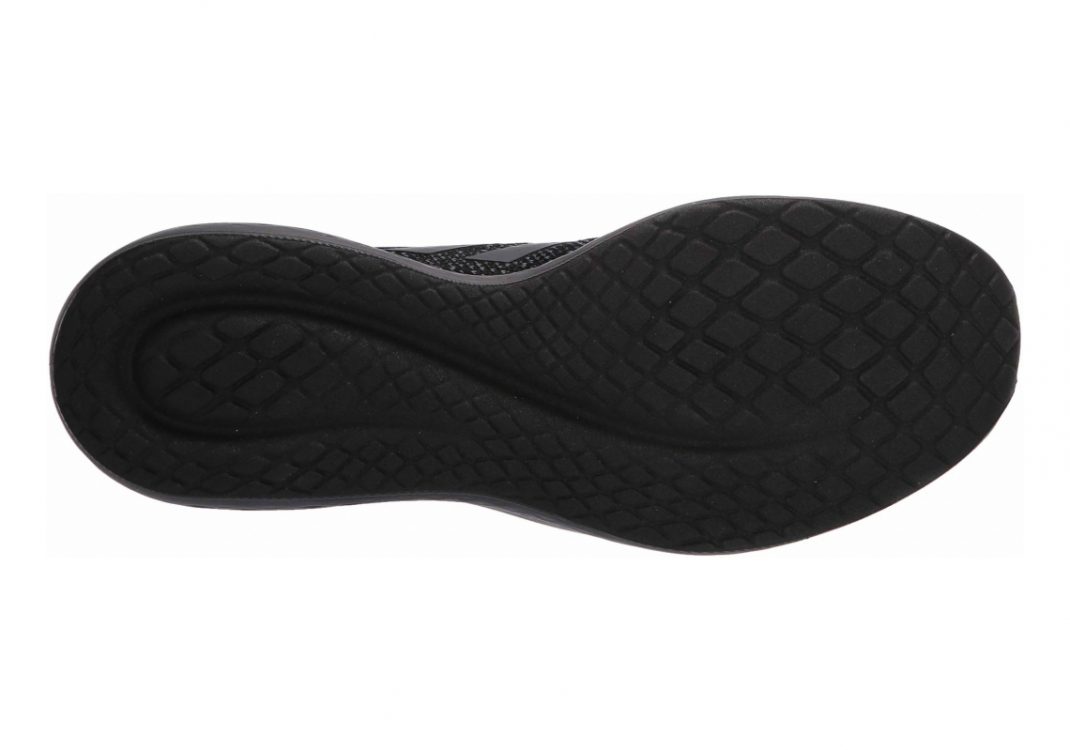 Core Black / Grey Six / Onix (EG3666)