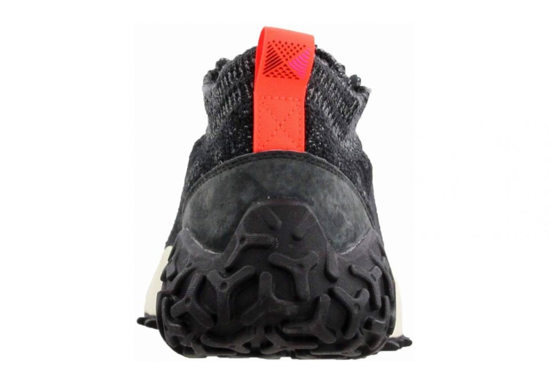 Carbon / Core Black (AQ1109)