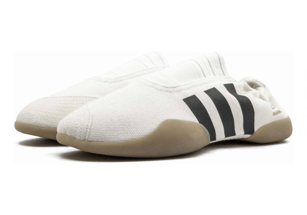 Cream White/Core Black/Gum (D98204)