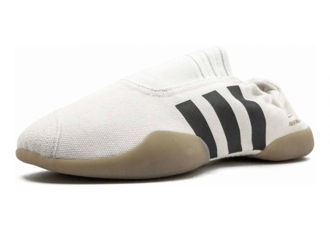 Cream White/Core Black/Gum (D98204)