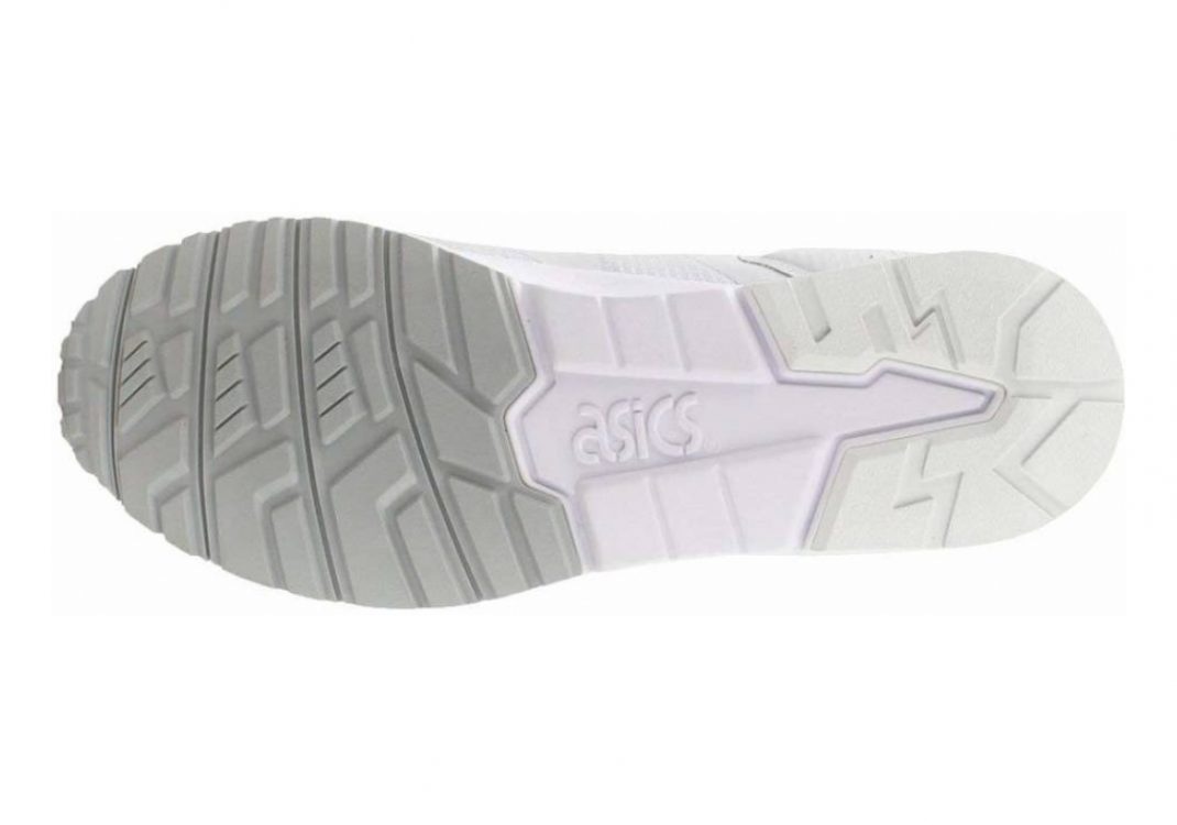 White/White (HY7J10101)