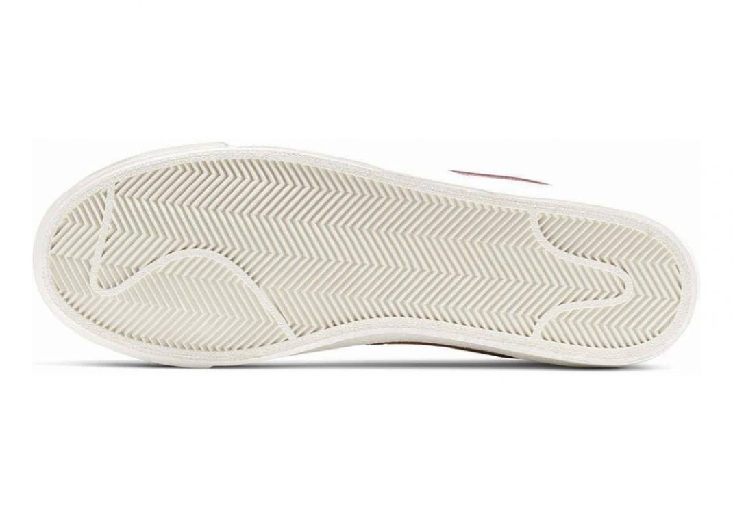 White Worn Brick Sail (BQ6806102)