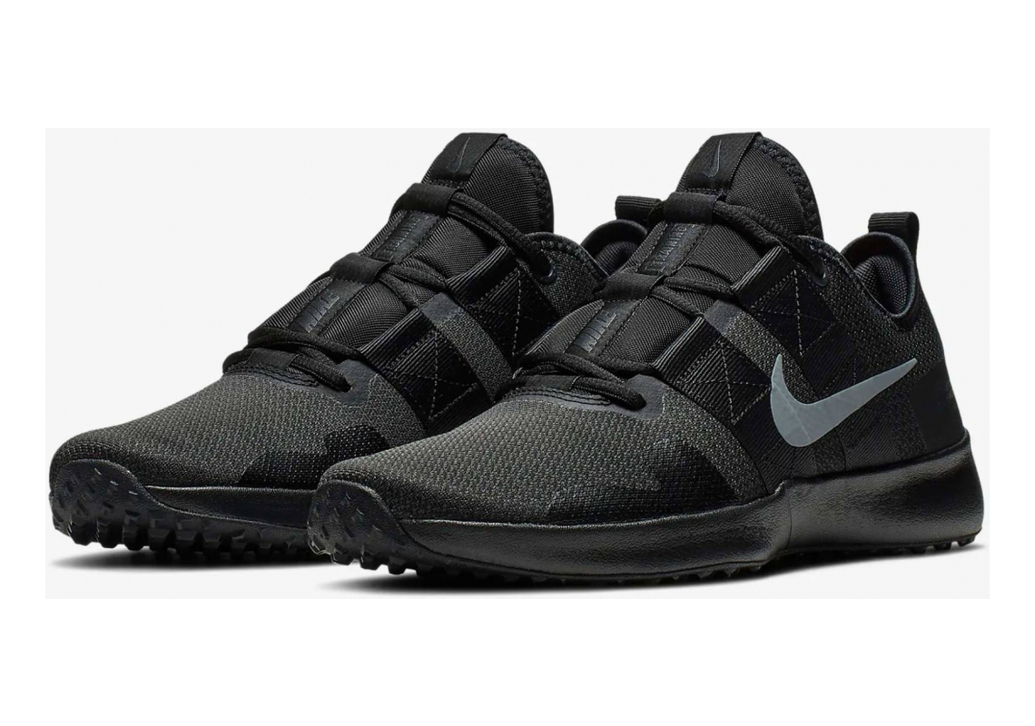 nike varsity tr2