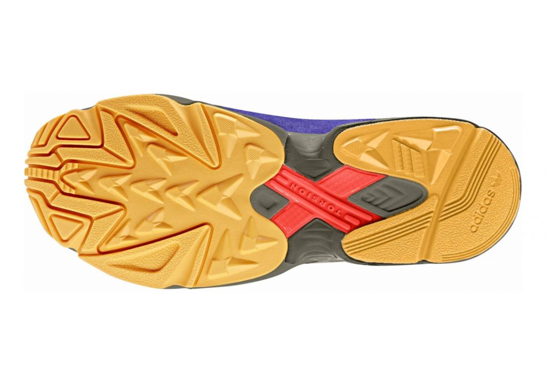 Raw Khaki / Raw Khaki / Solar Red (EE6537)