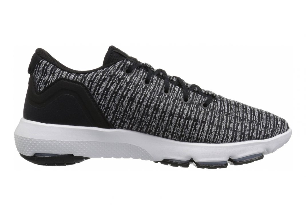 Black White (CN2203)