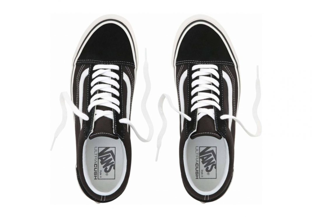 Black / True White (VN0A38G2PXC5)