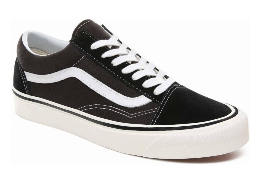 Black / True White (VN0A38G2PXC5)