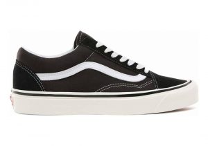 Black / True White (VN0A38G2PXC5)