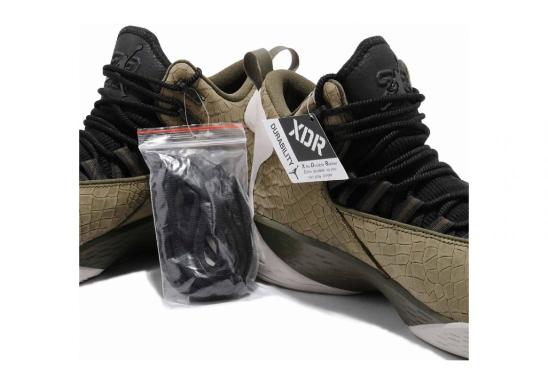 Olive Canvas/Black-light Bone (AR0038300)