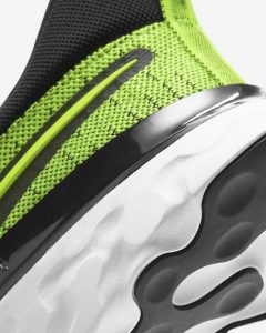 Nike React Infinity Run Flyknit 2 Light green/ Black/Sequoia