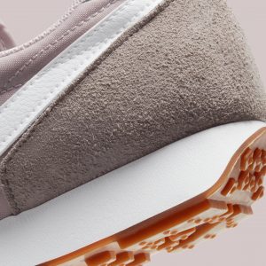 Nike Daybreak Enigma Stone/Platinum Violet/Gum Medium Brown/White