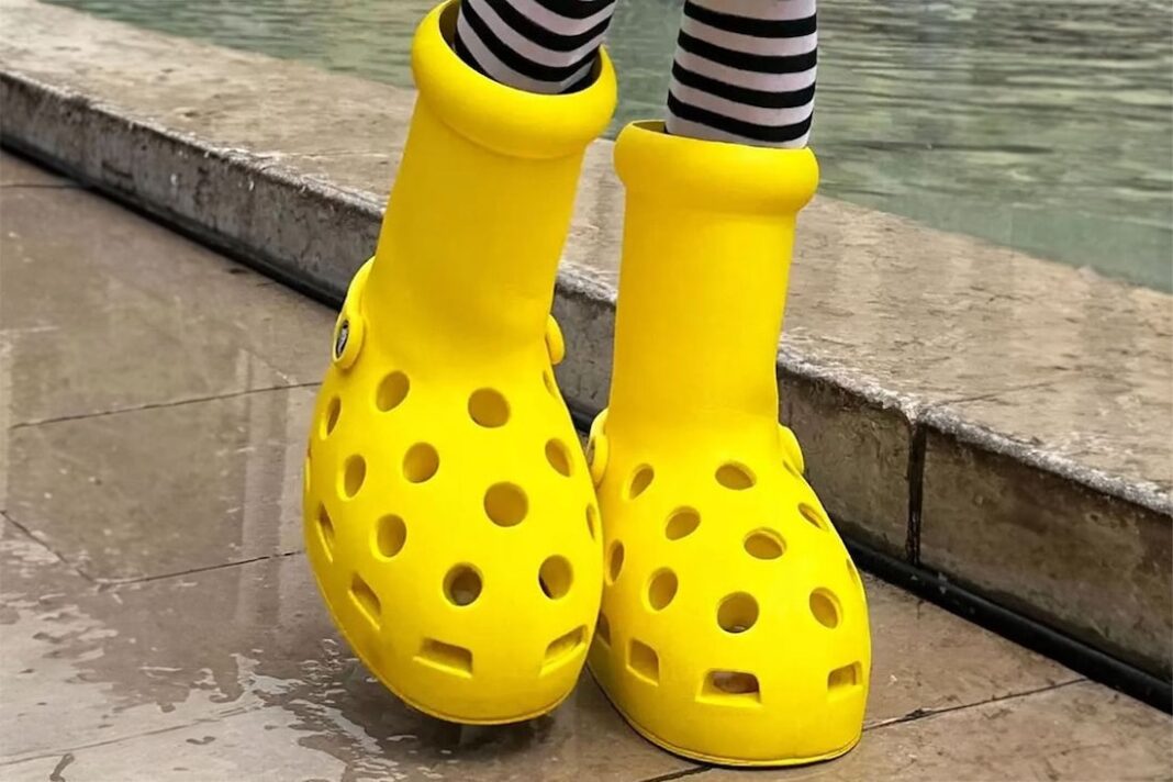 Crocs x MSCHF «Big Yellow Boot»