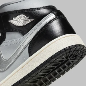 Air Jordan 1 Mid Black/Light Smoke Grey/Sail/Metallic Silver