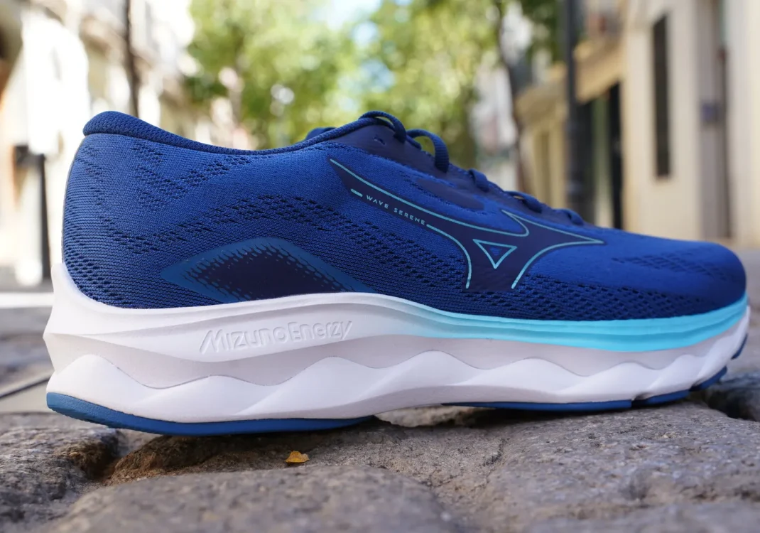 Mizuno Wave Serene