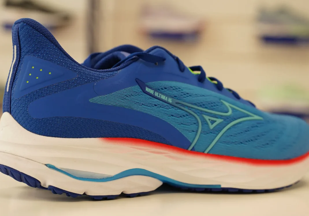 Mizuno Wave Ultima 16