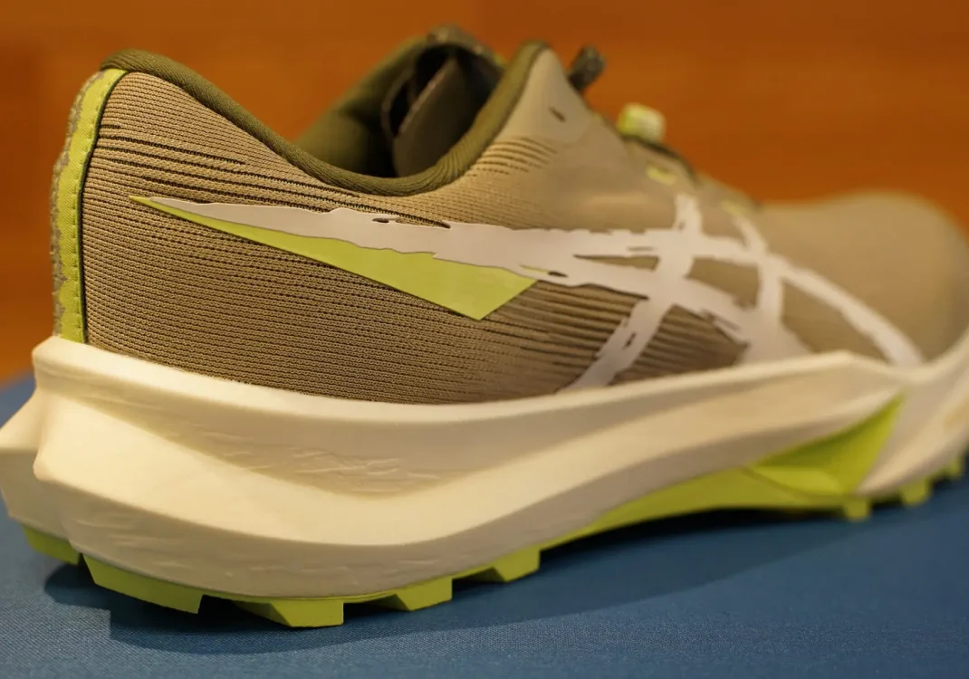 Asics Fuji Lite 6