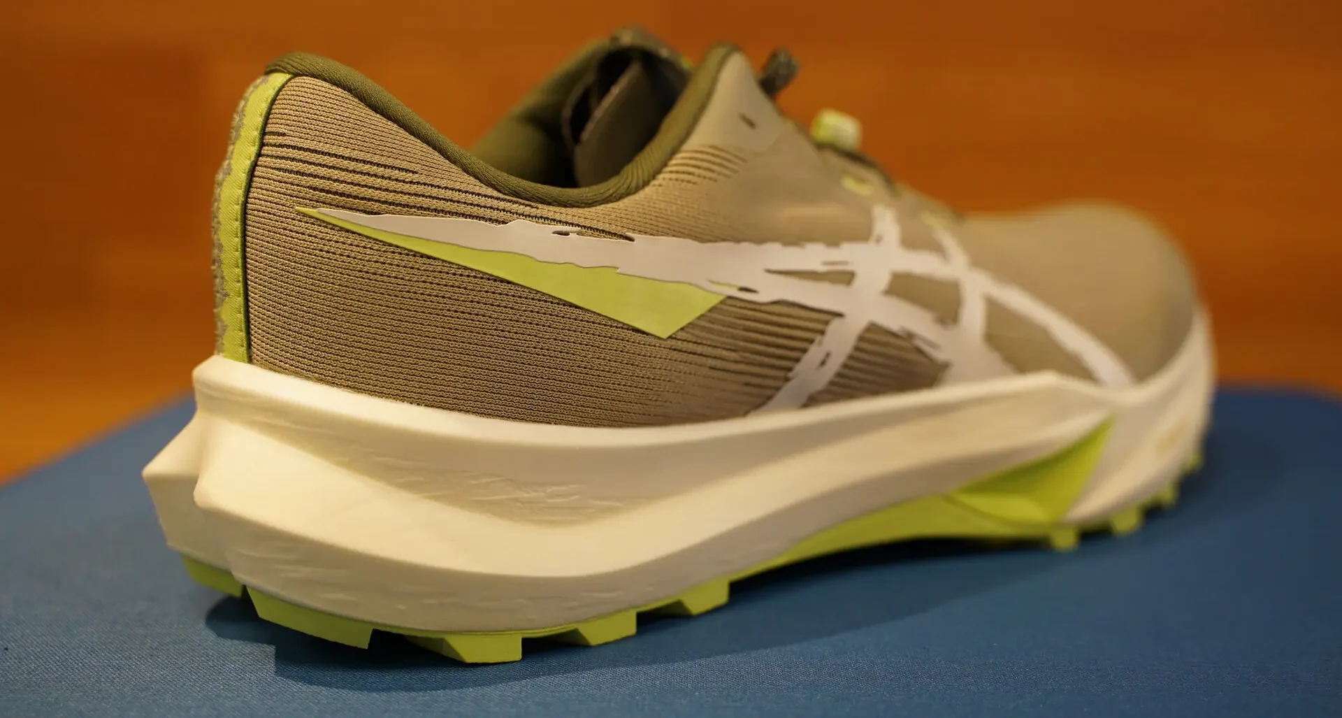 Asics Fuji Lite 6
