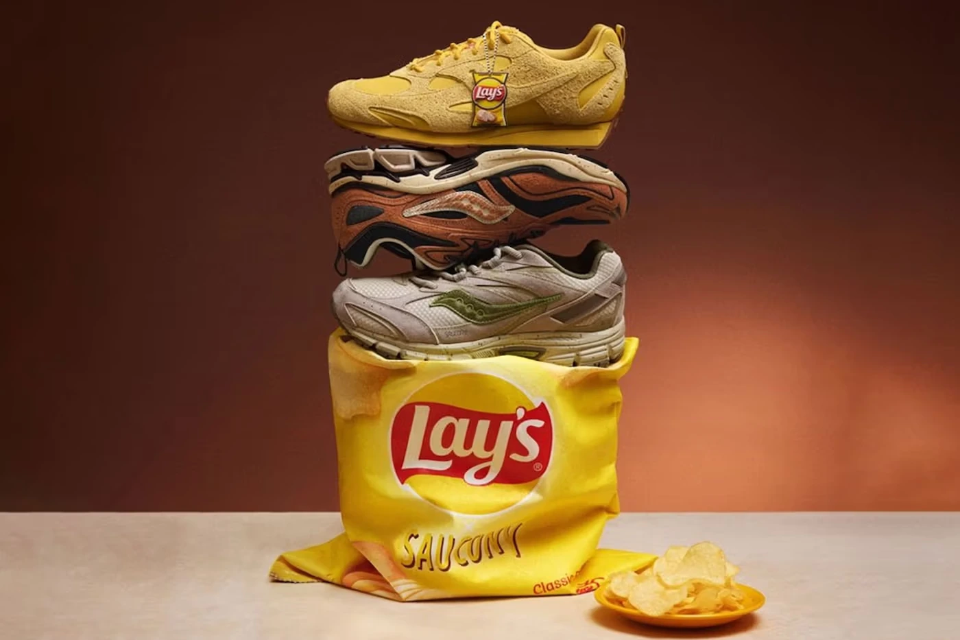 Lay's и Saucony