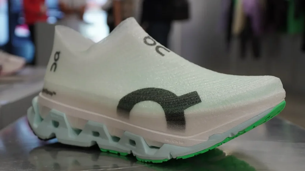 On Cloudmonster 3 Hyper LS