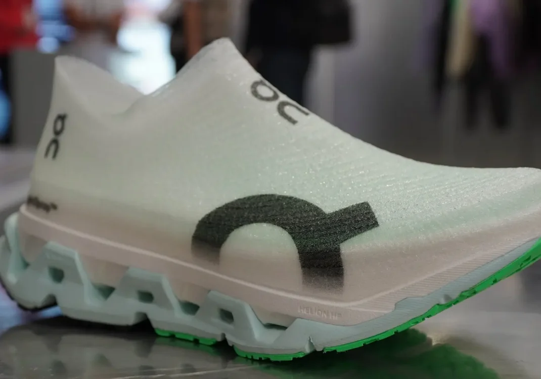 On Cloudmonster 3 Hyper LS