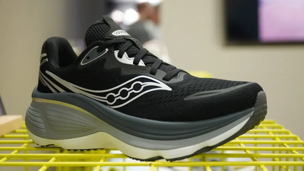 Saucony Hurricane 26