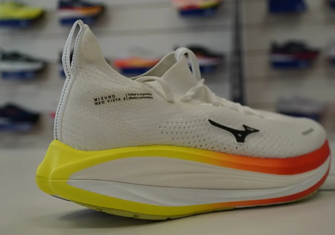 Mizuno Neo Vista 3