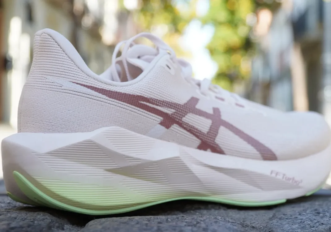 ASICS Novablast 6
