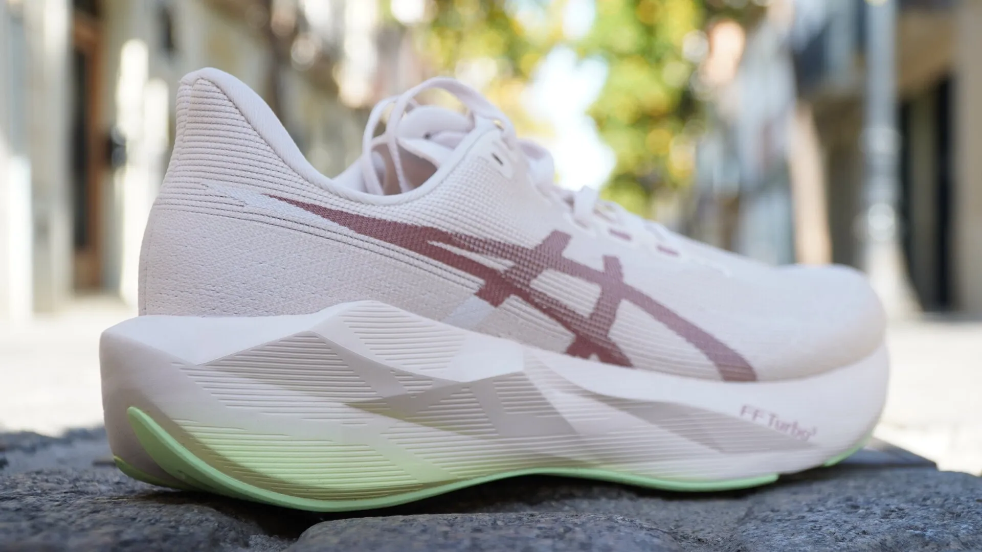 ASICS Novablast 6